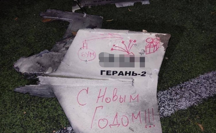 Во Киев падна дрон со порака „Среќна Нова Година“