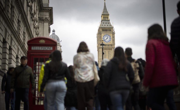  Британската полиција уапси маж кој рани шест лица пред црква во Лондон