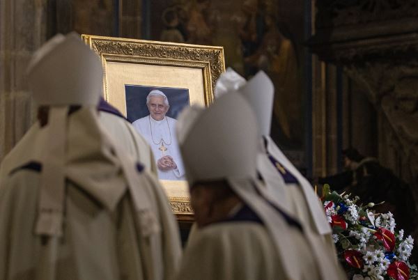  Денеска ќе биде погребан поранешниот папа Бенедикт Шеснаесетти
