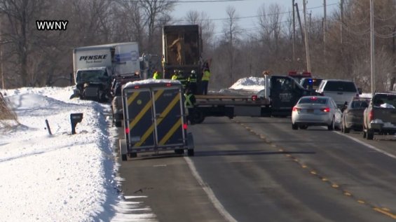  Шестмина загинати во сообраќајна несреќа во САД близу границата со Канада
