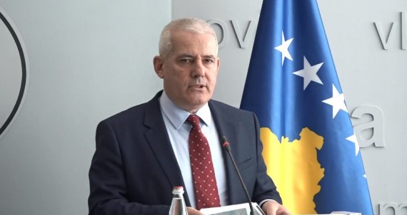  Свечља: Србија го прекрши договорот за регистарските таблички на автомобилите