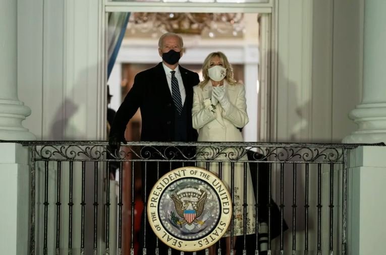  Облеката на Џил Бајден од инаугурацијата ќе биде изложена во Смитсонијан