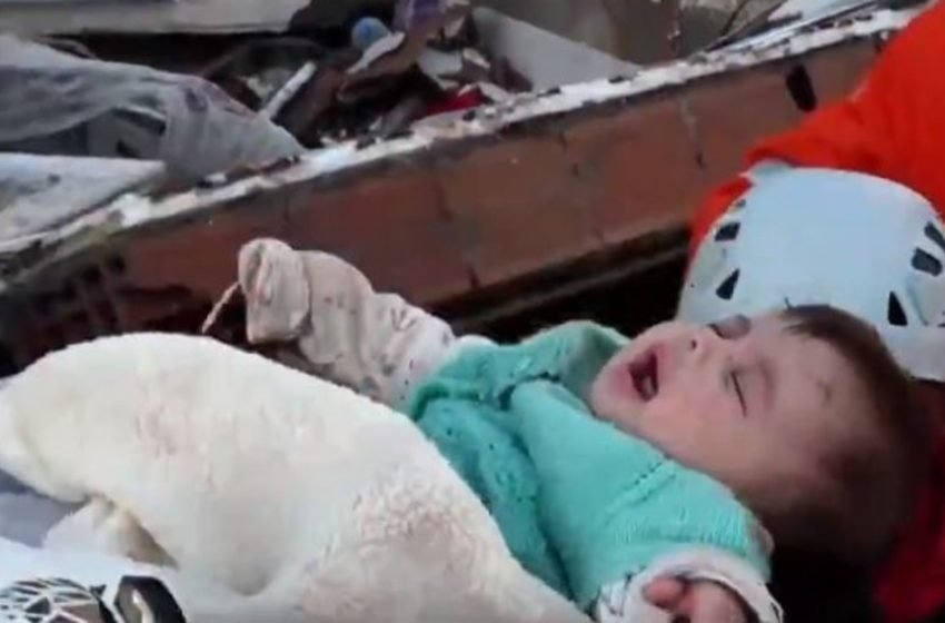  Мајката Хулја Јилмаз и нејзиното 6-месечно бебе се спасени