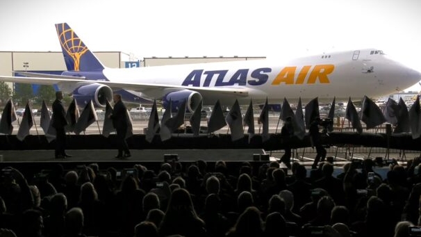  Боинг го произведе последниот „747“ авион