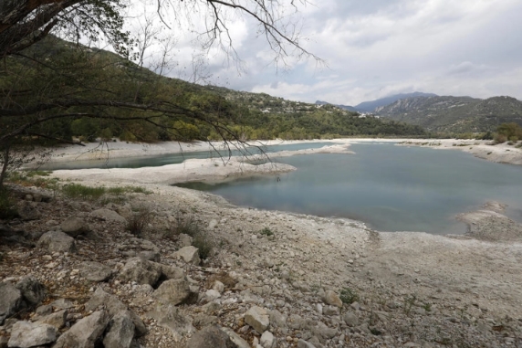  Франција воведува „невидени“ ограничувања за вода по најсувата зима во последните 64 години