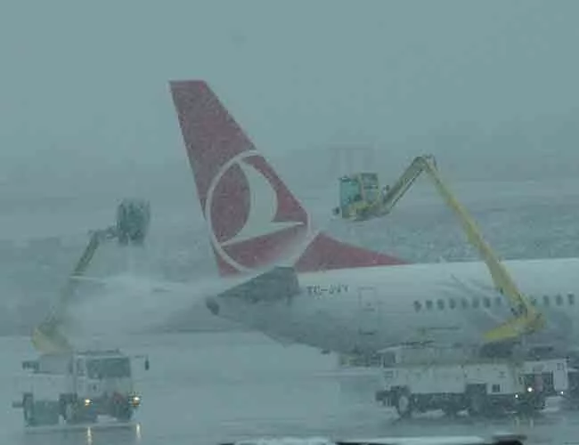  ТУРЦИЈА ВО КОЛАПС – откажани стотици авионски летови кон Истанбул!