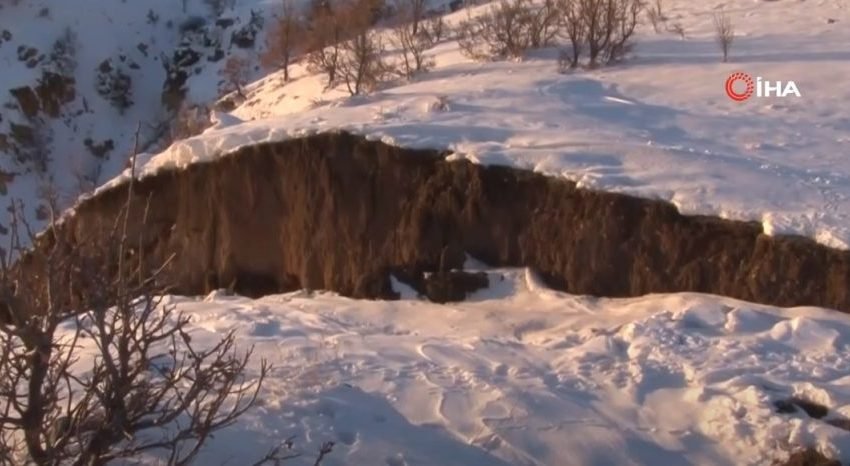  ПЛАНИНАТА Е РАСЦЕПЕНА НА ДВА ДЕЛА – од овој доказ дека за цели три метри е поместена Турција ќе ви се заледи крвта (ВИДЕО)