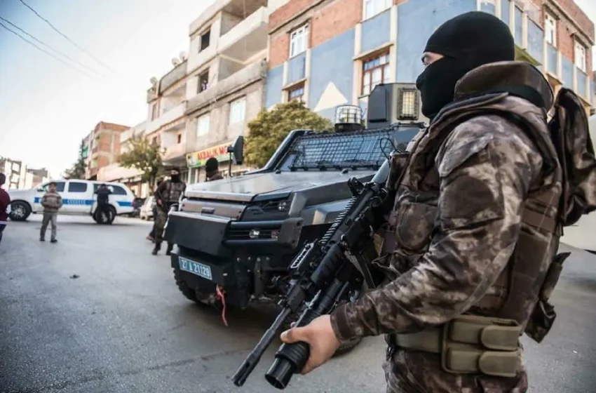  Апсења во Турција: Паднаа 15 лица кои подготвувале терористички напади