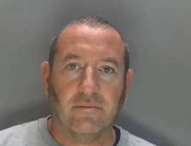  Поранешен полицаец осуден на доживотен затвор за десетици силувања