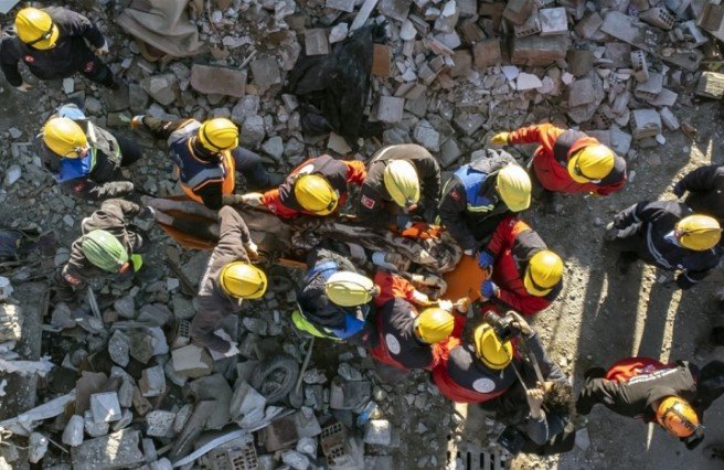  СЗО испраќа стручни тимови и авиони со медицинска опрема во Турција и Сирија, расте бројот на жртви