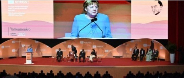  Меркел доби награда за мир на УНЕСКО