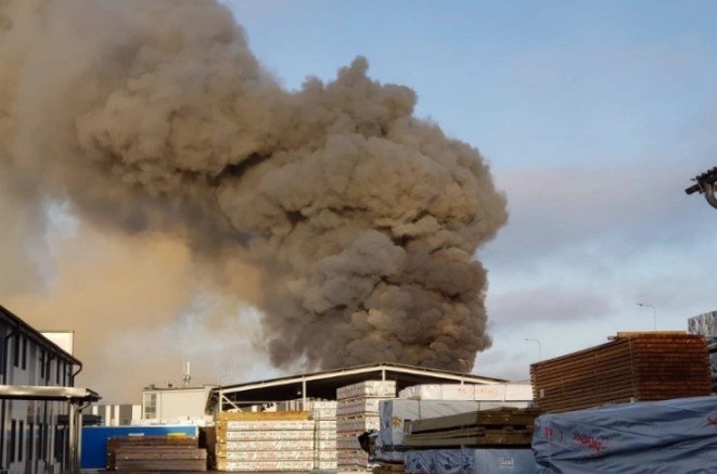  Голем пожар во американска фабрика за дронови