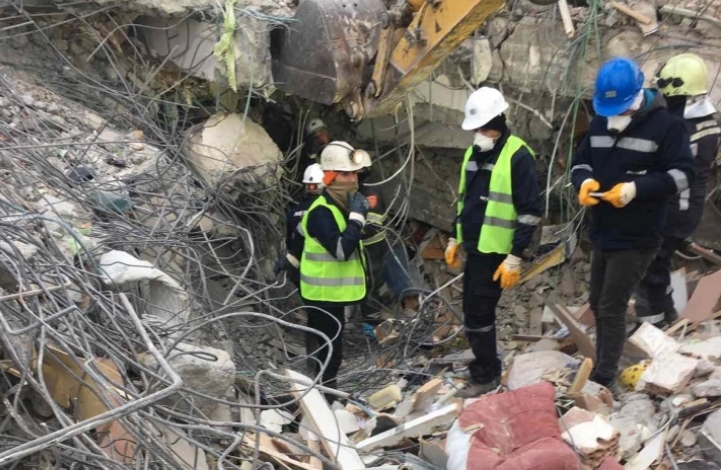  Уште едно чудо во Турција: 12- годишно дете извлечено живо од под урнатините, 260 часа по земјотресите