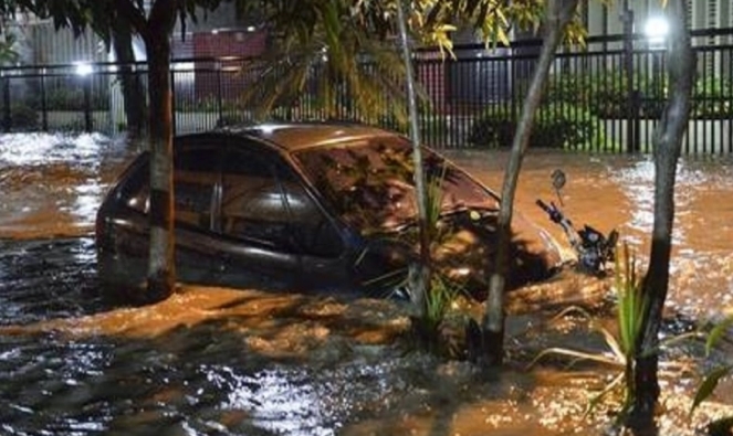  Повеќе од 30 загинати во поплавите и свлечиштата во Бразил