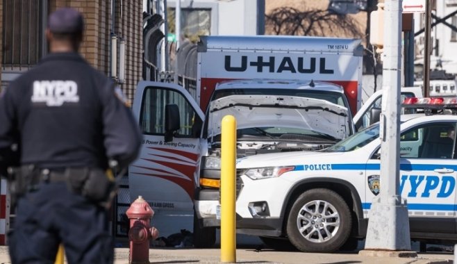  Осуммина повредени во Њујорк откако маж со пикап влетал во пешаци на неколку места во градот