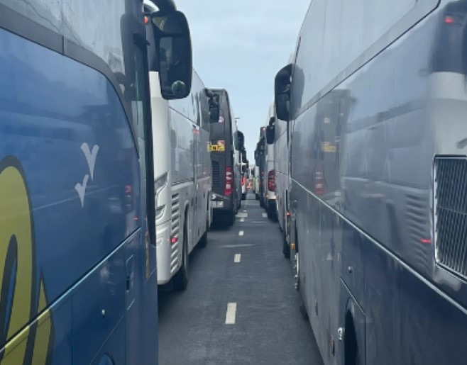  Штрајк на граничниот персонал во Велика Британија: Патниците во автобуси чекаат повеќе од шест часа
