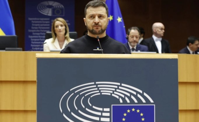  Зеленски во ЕП во Брисел: Ние се браниме себеси, ние ве браниме вас