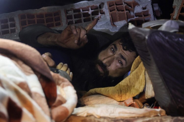  ФОТО: Спасен маж, два дена лежел покрај безживотното тело на сопругата под урнатините, му загинале и двете ќерки