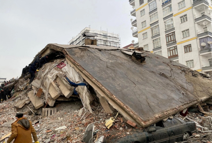  Над 4.300 загинати во земјотресот во Турција и Сирија
