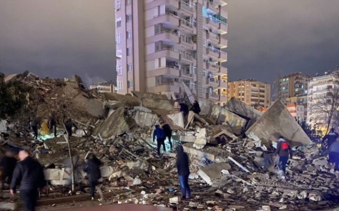  Луѓето во паника, се уриваат згради: Два силни земјотреси меѓу Турција и Сирија (ВИДЕО)