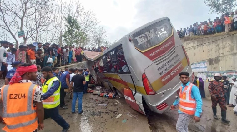  Најмалку 19 загинати во сообраќајна несреќа, ужас во Бангладеш