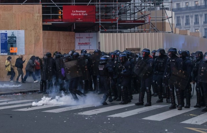  Советот на Европа изрази загриженост поради употребата на сила на протестите во Франција