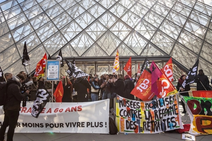  Париз: Демонстрантите против пензиската реформа го блокираа влезот во музејот Лувр