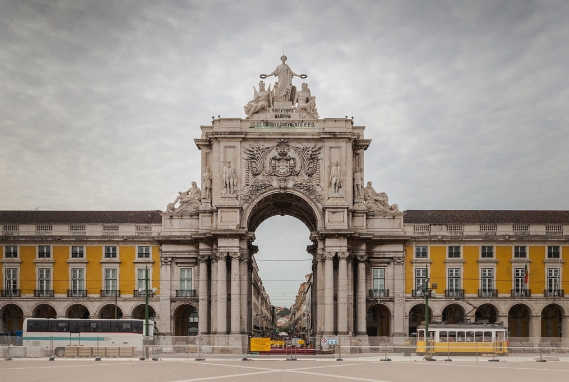  Португалија ја суспендира програмата „Златни визи“