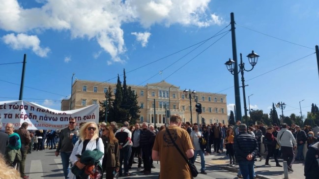  Повторно протести во Атина поради железничката несреќа