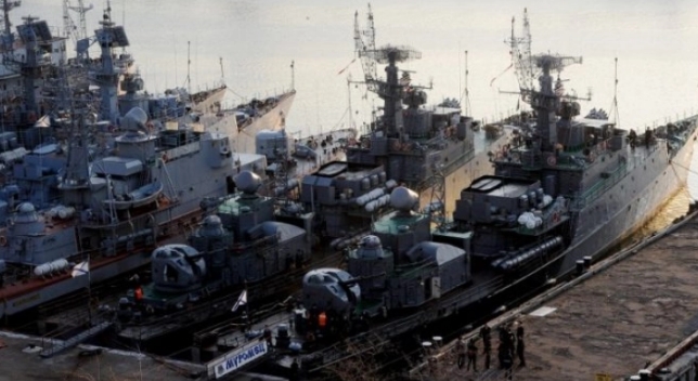  Руската морнарица „одбила“ напад со беспилотни летала врз пристаништето Севастопол на Крим