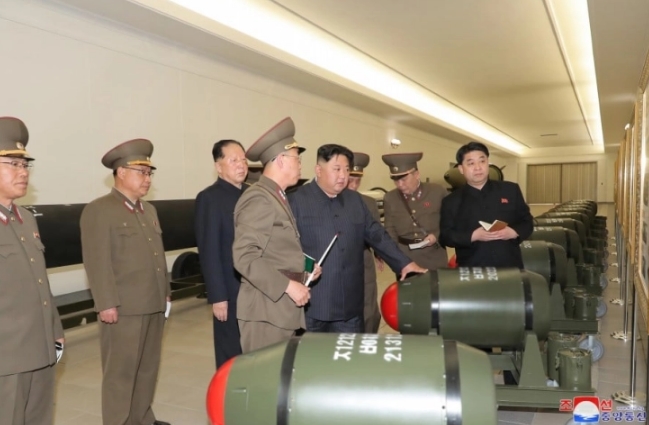  Ким Џонг Ун повика на зголемување на севернокорејскиот нуклеарен арсенал