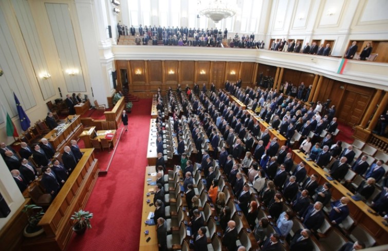  На првиот работен ден, бугарскиот Парламент не успеа да избере свој претседател