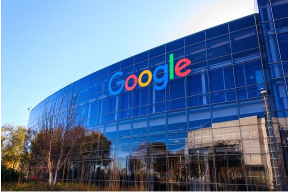  Стотици вработени во Гугл во Лондон прекинаа со работа поради отпуштања