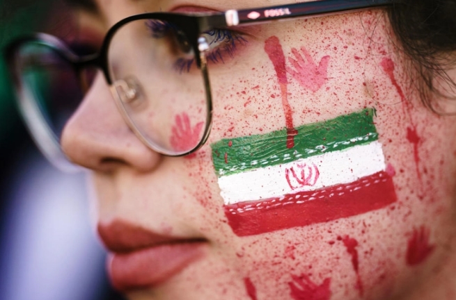  НВО: При задушувањето на протестите во Иран убиени најмалку 537 лица