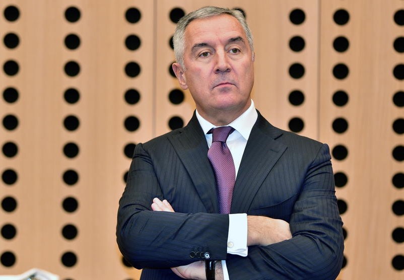  По поразот на изборите: Мило Ѓукановиќ поднесе оставка на лидерското место во ДПС