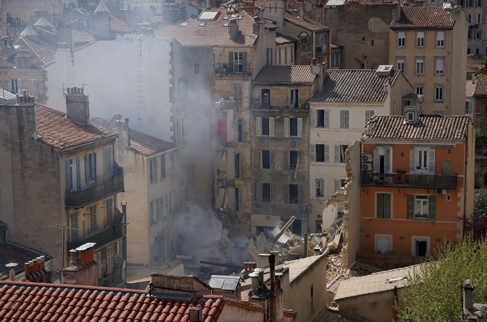  Пронајдени две тела под урнатините на зградата што се урна во Марсеј, се трага по најмалку шест лица