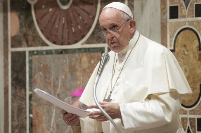  Папата на Велики четврток на свештенството на Католичката црква му упати порака за единство