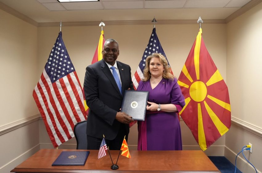  Петровска-Остин во Пентагон: САД и Северна Македонија склучија 10 годишен патоказ за соработка во одбраната