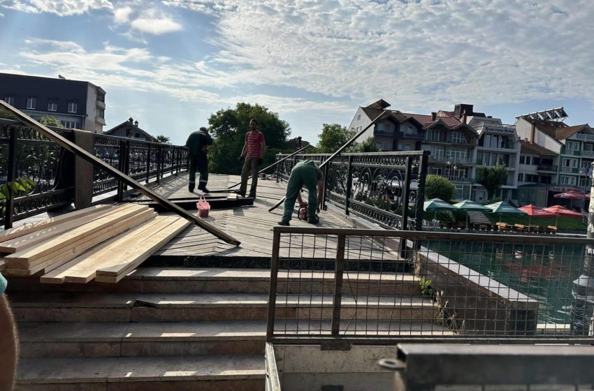  Се реконструира дрвениот мост во Струга