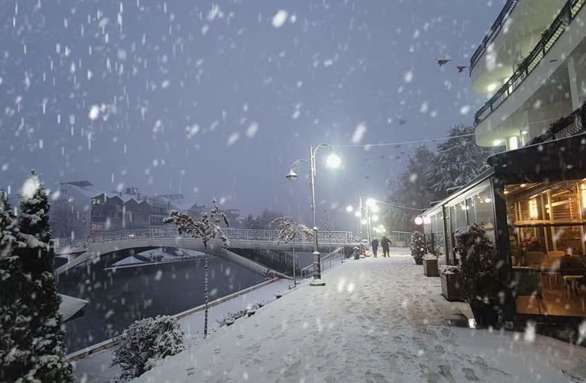   ФОТО Првиот снег оваа зима во Струга