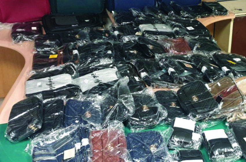  Царинската управа спречи обид за шверц на 45 женски чанти, 4 куфери и 1 ранец