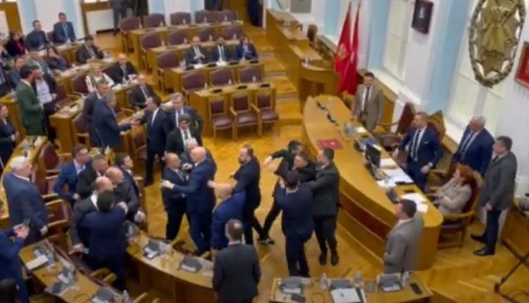  ХАОС ВО ПАРЛАМЕНТОТ ВО ЦЕТИЊЕ Црногорските пратеници се степаа