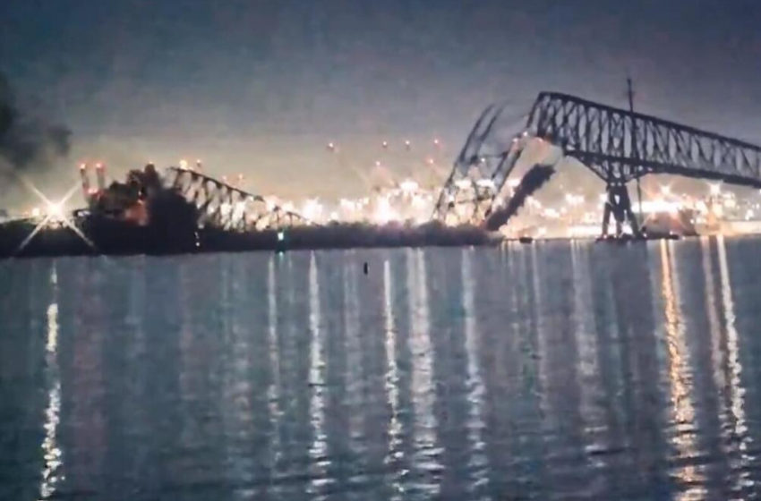  [ВИДЕО] Погледнете ја драматичната снимка од моментот кога бродот удира во мостот во Балтимор: Конструкцијата се урна како „кула од карти“
