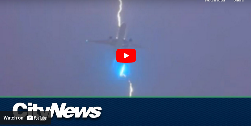  ВИДЕО:Гром удира во авион полн со патници неколку моменти по полетувањето
