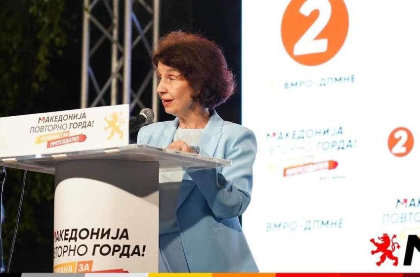  Силјановска Давкова: Мора да имаме уставен патриотизам, да ги почитуваме основните одредби на Уставот