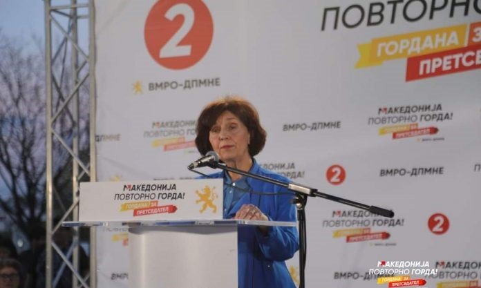  Македонците заслужуваат подобар претседател и премиер од тие што сега ги водат, посочи Силјановска Давкова