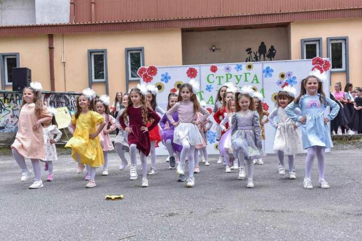  Танц парада и мини концерт во Струга по повод Светскиот ден на танцот