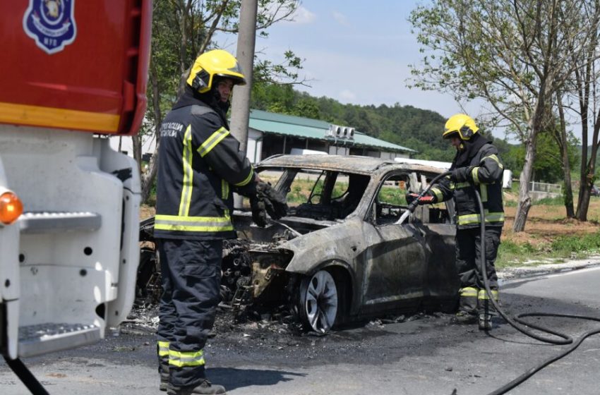  Уште една несреќа кај Младеновац: Се запали автомобил недалеку од местото каде утринава се судрија автобус и автомобил
