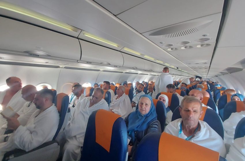 Хаџиите од Струга стигнаа на Аеродромот во Џидде