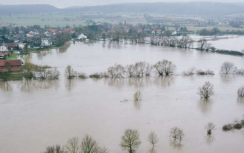  Поплавите во Германија прекинаа важни железнички линии, се затвораат градинки, училишта…